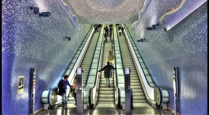 Cover image for blog post: Late-Night Arrivals at Naples Airport: Reliable Transfer Options